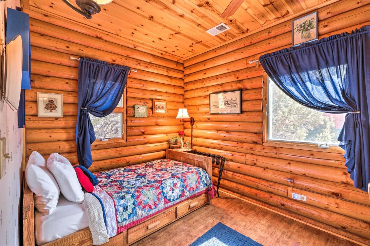 Quaint Williams Cabin Near Grand Canyon Exterior photo